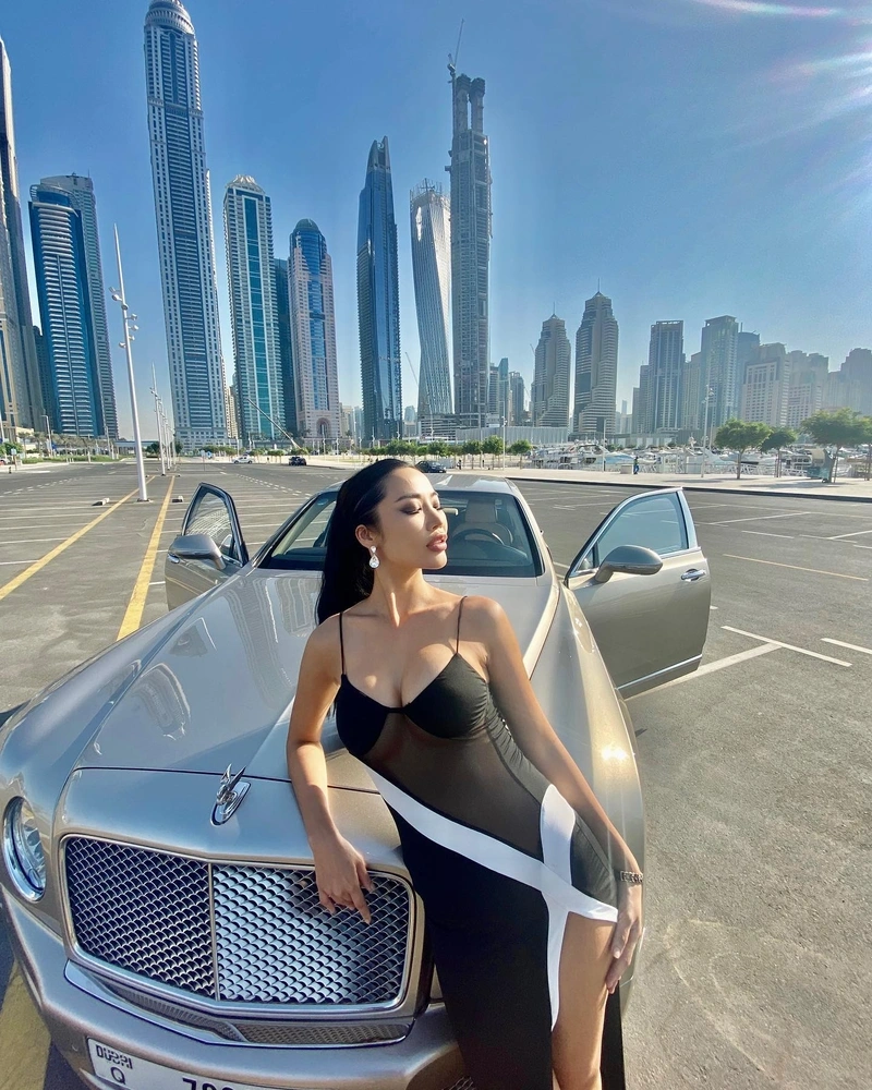 Kiko Chan trong bikini sexy cuốn hút mọi ánh nhìn