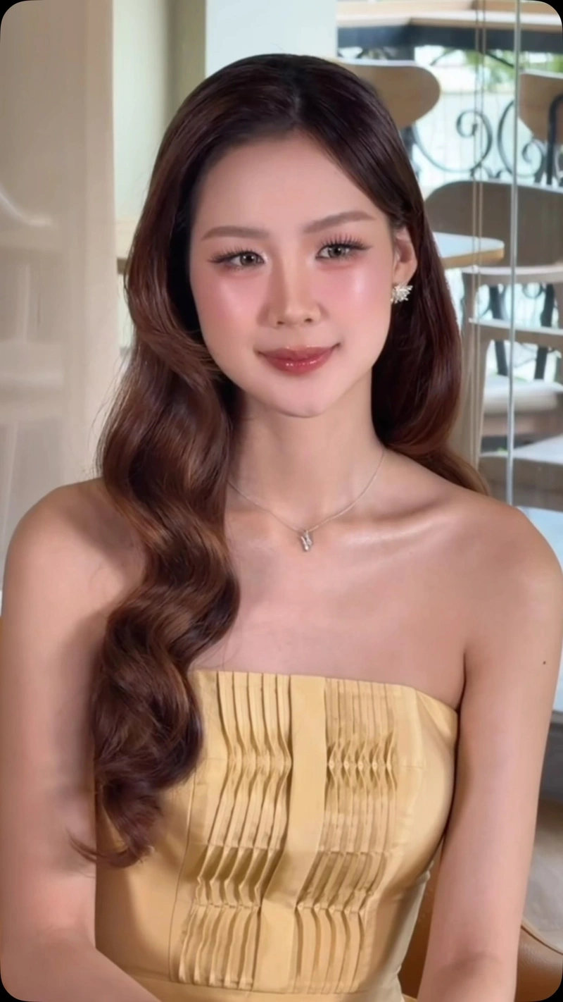 Lê Nguyễn Bảo Ngọc khoe vòng ba tròn trịa trong bộ bikini gợi cảm