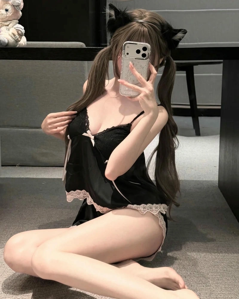 Mẫu ảnh cô nàng mặc đồ ngủ nữ tính