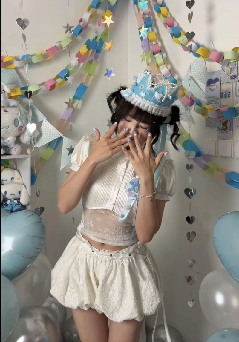 Mèo Simmy bikini sexy khoe ngực to tròn