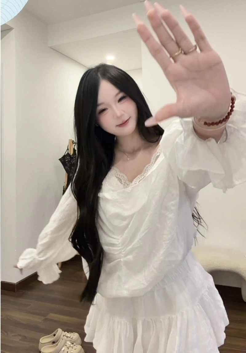 Mông Bình An tròn khủng trong đồ bơi