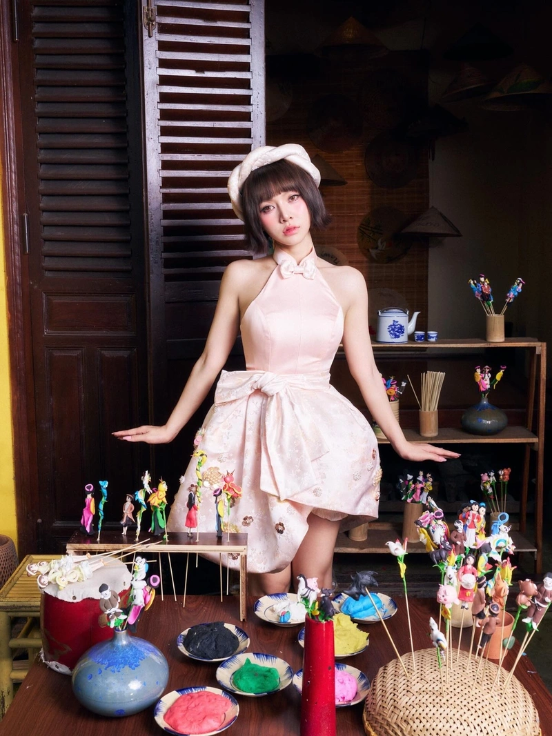 Ngô Lan Hương bikini gợi dục lộ hàng đầy mê hoặc