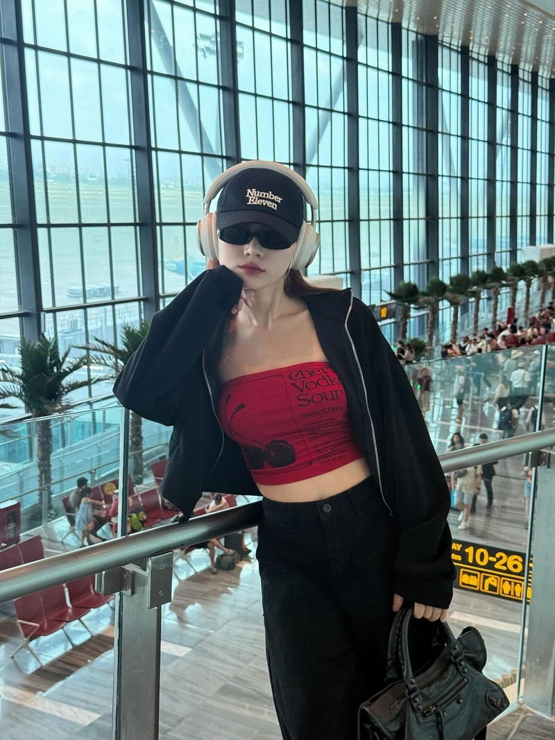 Ngô Lan Hương bikini quyến rũ lộ ngực đầy gợi cảm