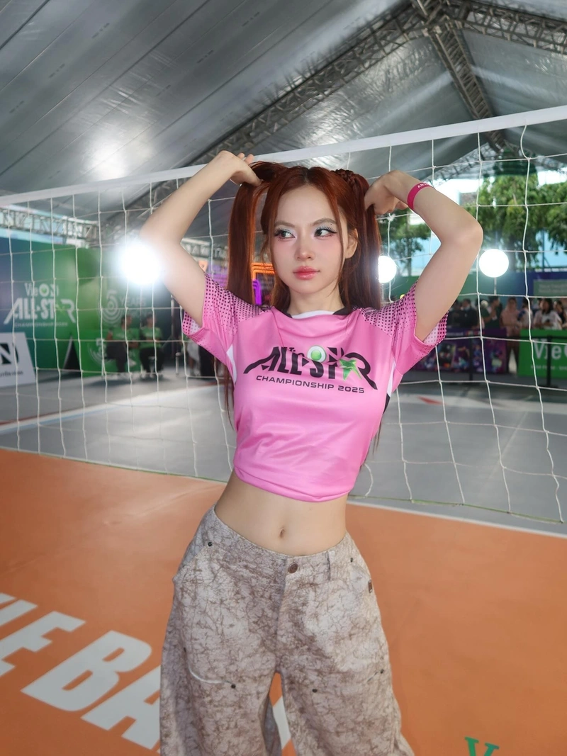 Ngô Lan Hương khỏa thân bikini rơi đầy quyến rũ hút mắt