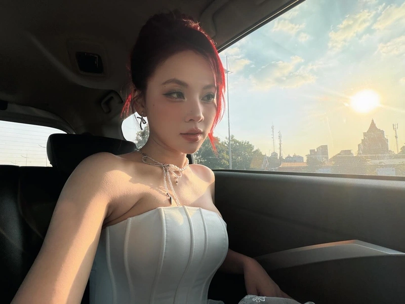 Ngô Lan Hương lột đồ gợi cảm nóng bỏng đầy quyến rũ