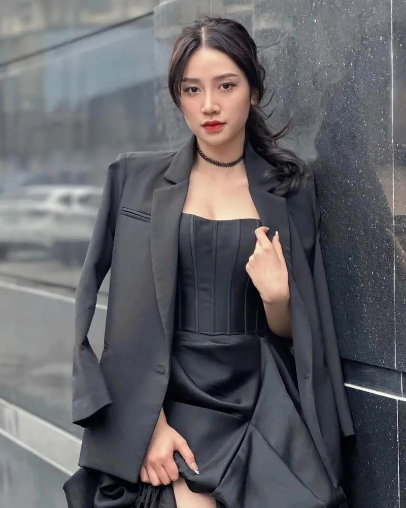 Nữ thần quỳnh moon thả dáng nuột nà với trang phục bơi