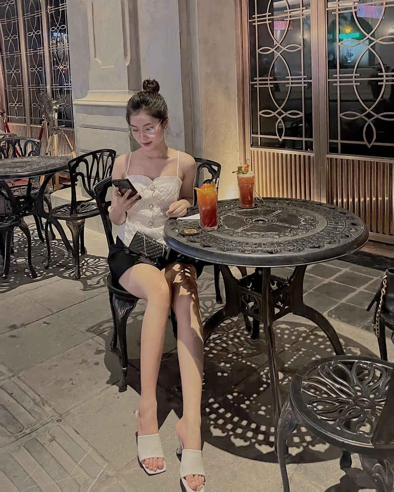 Phạm Quỳnh Trang bikini full HD khoe hàng quyến rũ