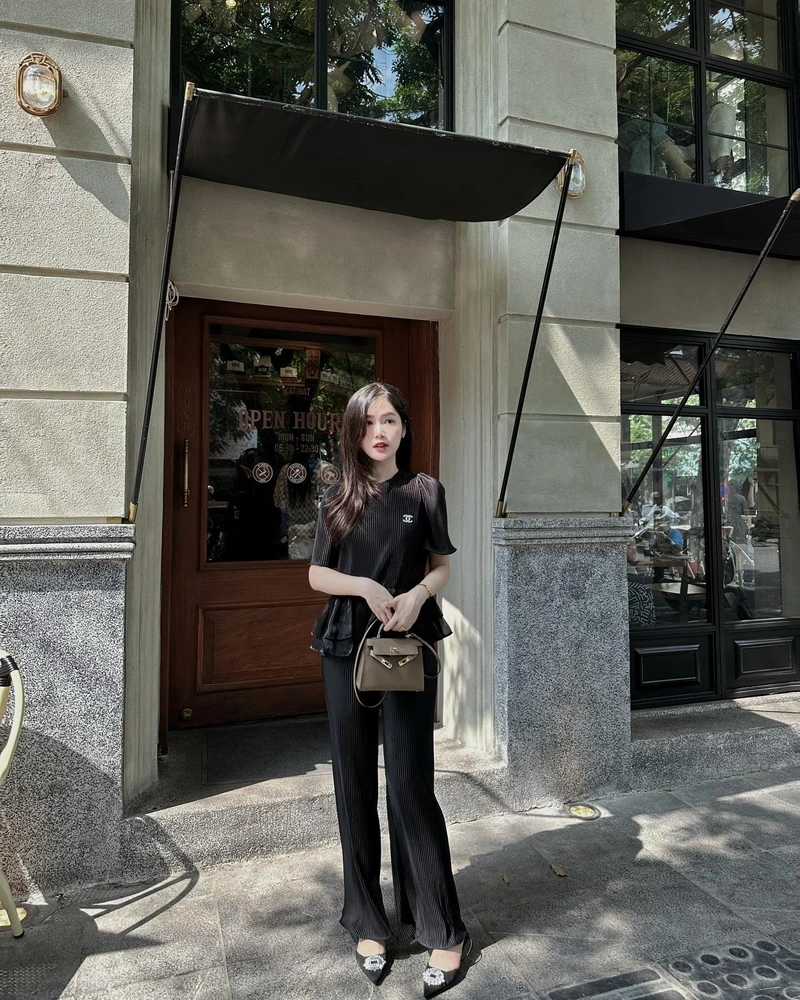 Phạm Quỳnh Trang body gợi dục trong trang phục biển
