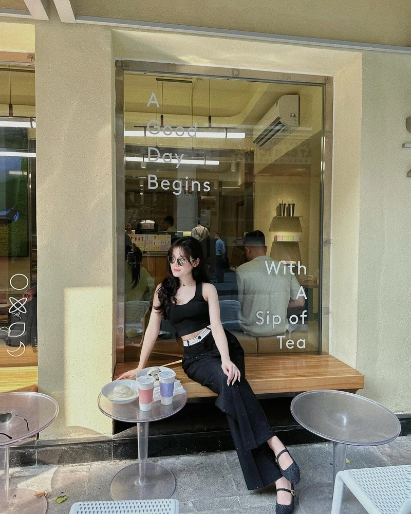 Phạm Quỳnh Trang gợi tình với bộ bikini mỏng manh