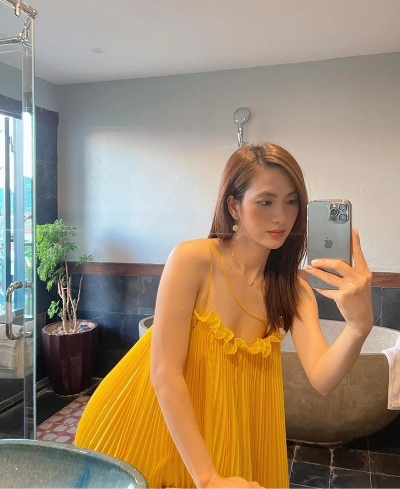 Phương Anh Đào bikini sexy ngực khủng