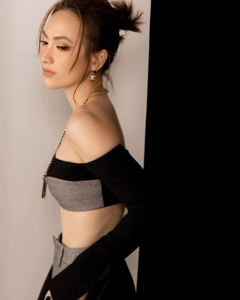 Phương Anh Đào diện bikini khoe hàng gợi tình