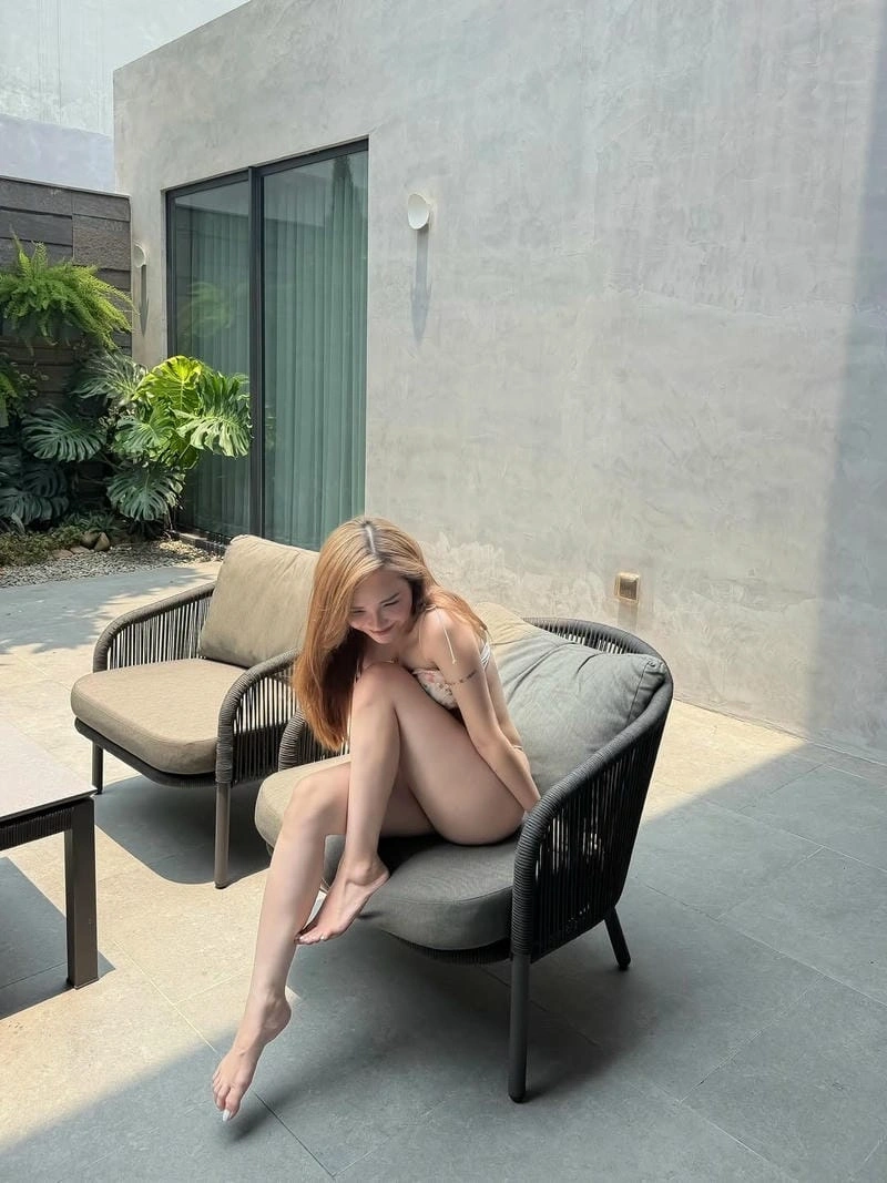 Phương Linh cởi hết bikini sexy lộ hàng đầy đặn