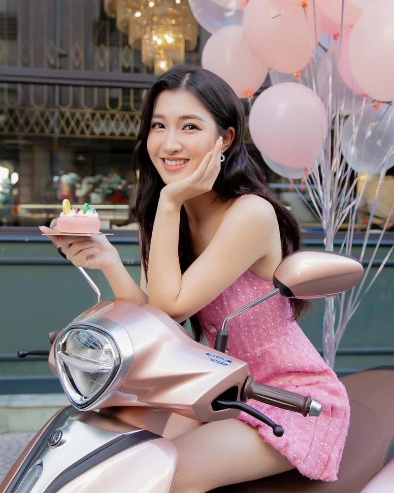 Phương Nhi bikini mỏng lộ vòng ba tròn trịa
