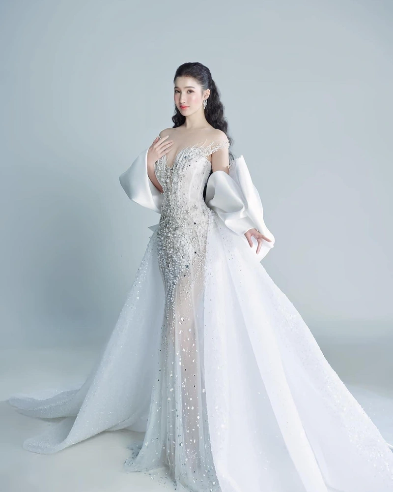 Phương Nhi cởi đồ khoe thân hình gợi cảm full HD