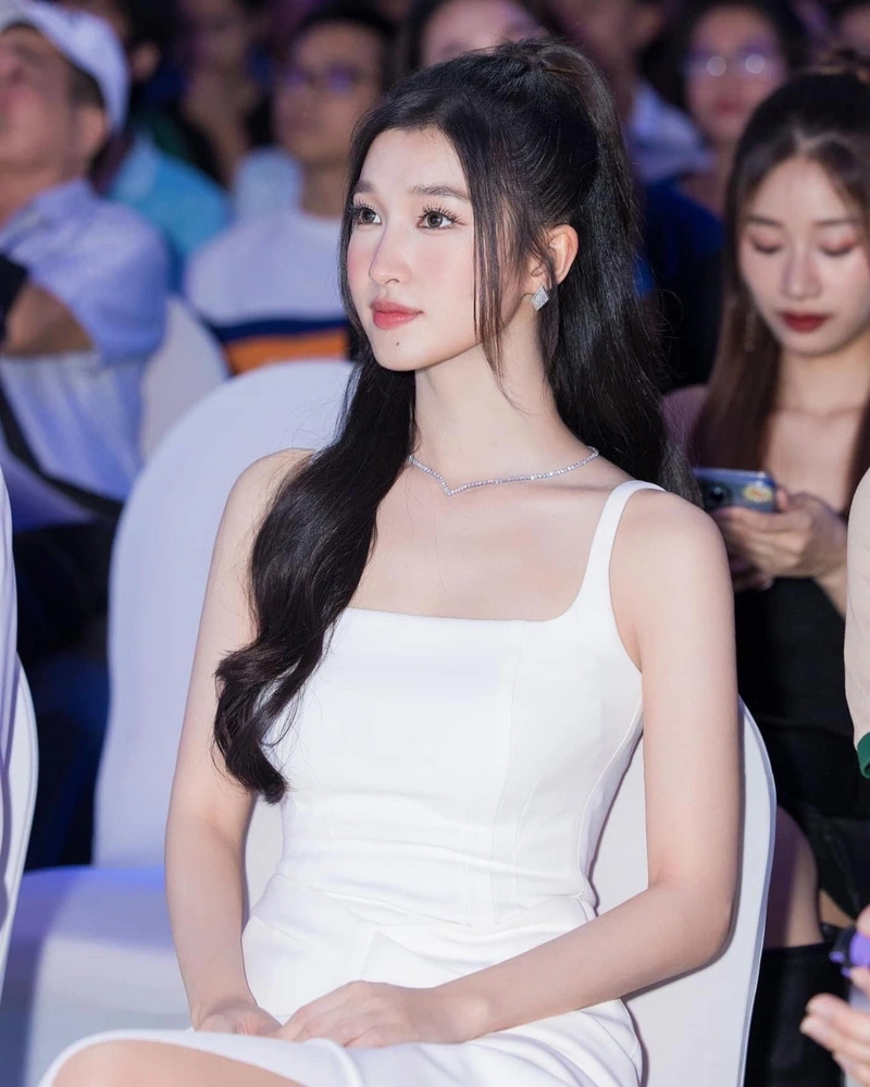 Phương Nhi không che vòng một trắng nõn cực phẩm