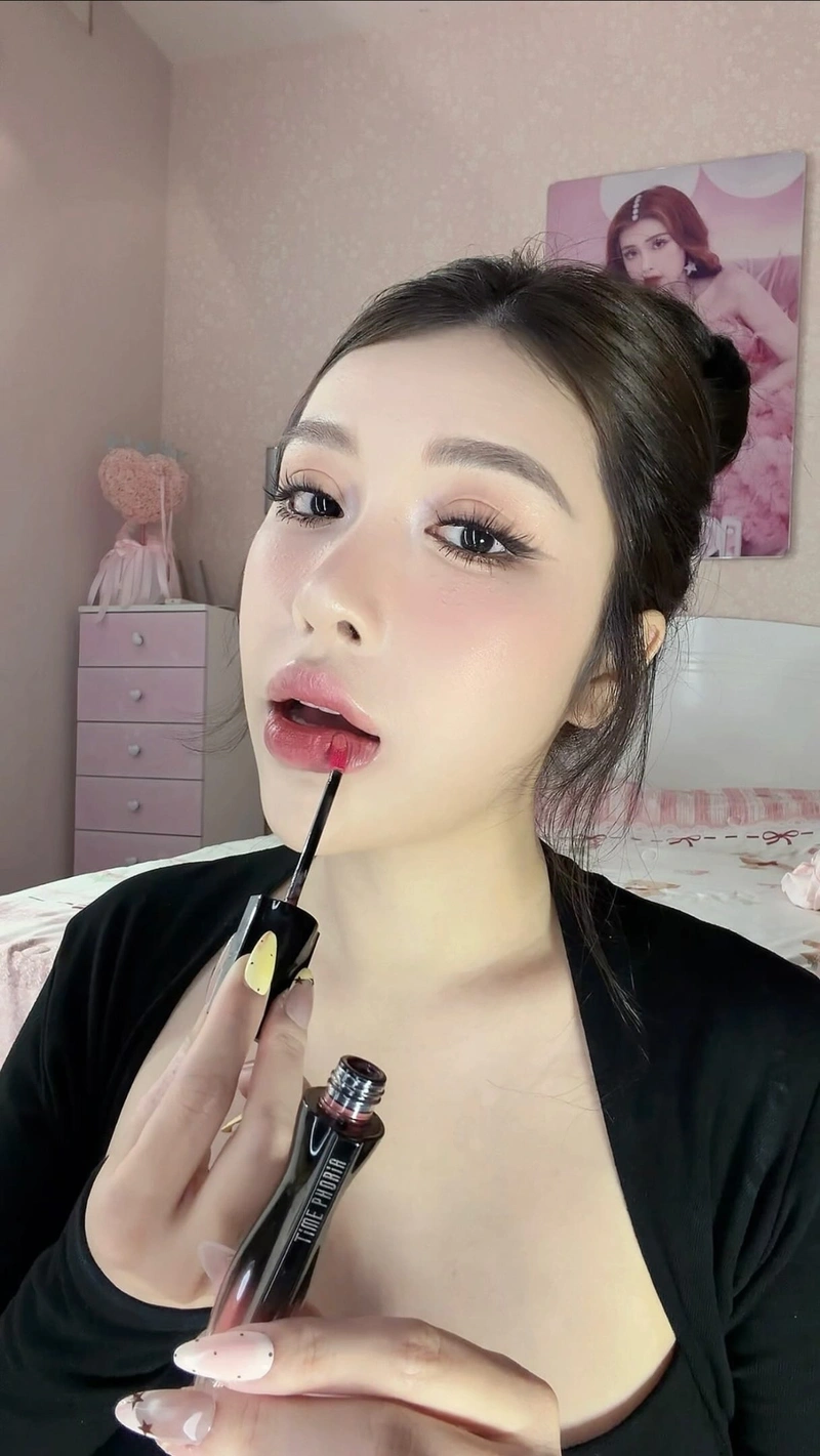 Pinky Bảo Trân bikini quyến rũ khoe vòng ba dâm đãng