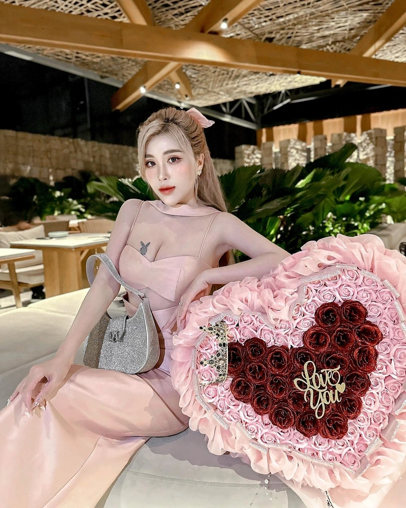 Pinky Bảo Trân bikini sexy ngực đầy đặn 4K