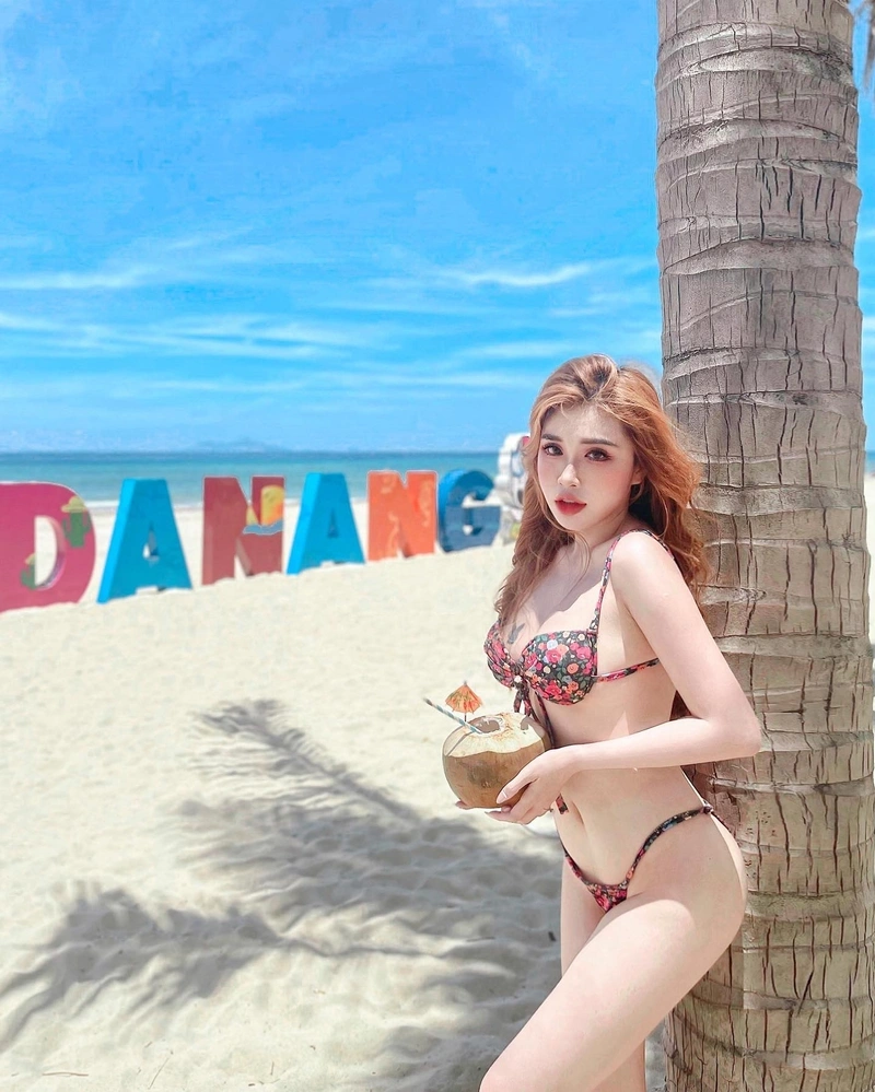 Pinky Bảo Trân diện bikini quyến rũ vú to siêu phẩm