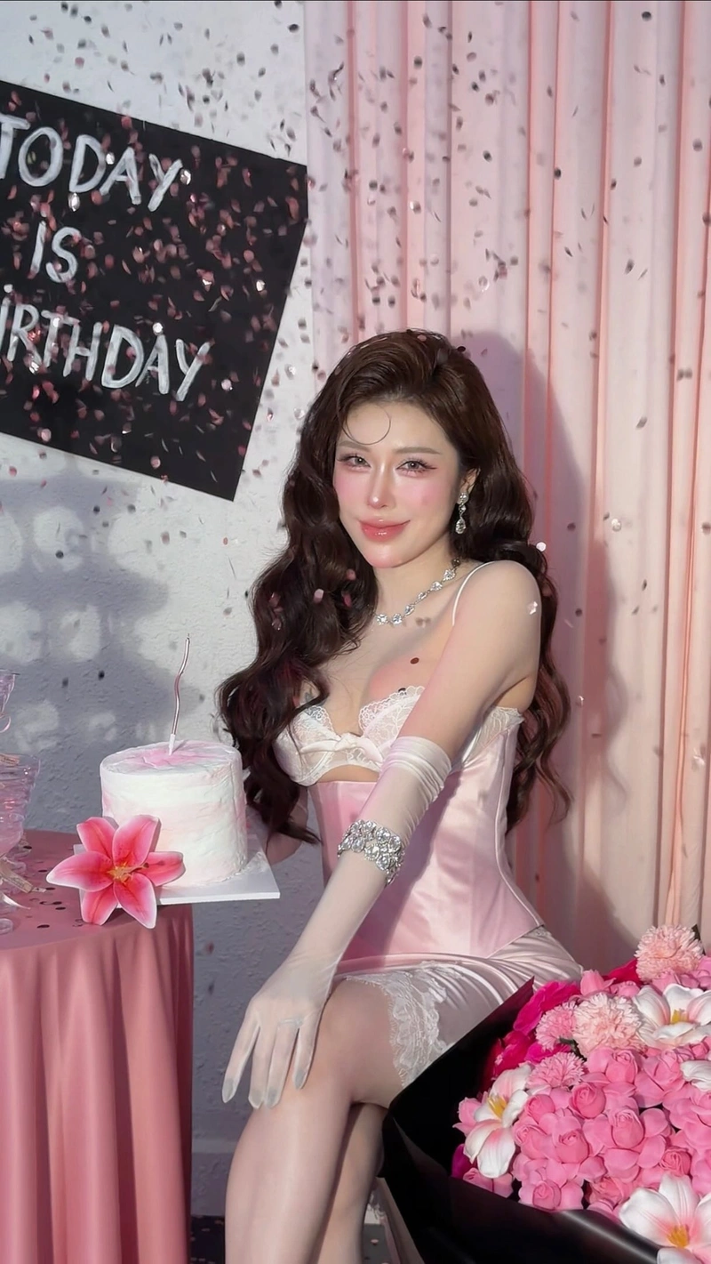 Pinky Bảo Trân show hàng bikini cực phẩm full HD