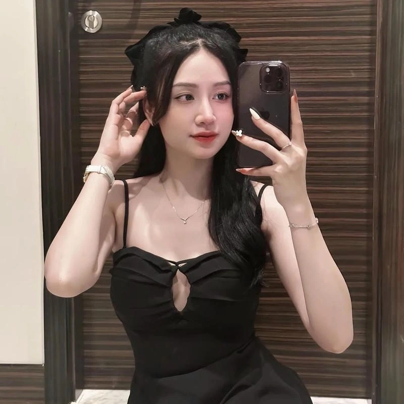 Quỳnh moon diện bikini khoe trọn lợi thế hình thể hoàn hảo