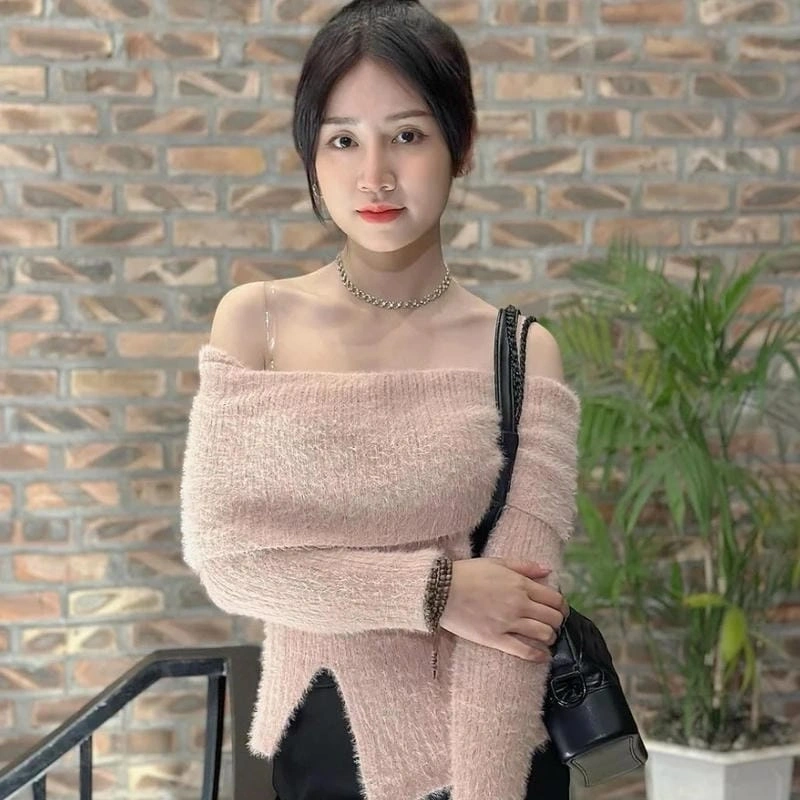 Quỳnh moon mặc áo tắm hai mảnh khoe trọn đường cong cơ thể