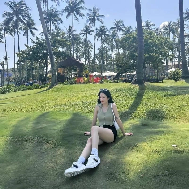Quỳnh moon mặc bikini sexy biểu cảm quyến rũ mê hoặc người nhìn