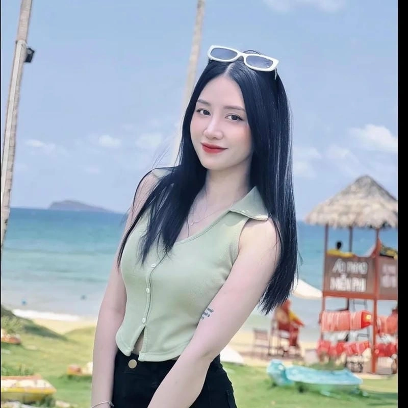 Quỳnh moon mặc bikini sexy tự tin khoe dáng vóc chuẩn mực