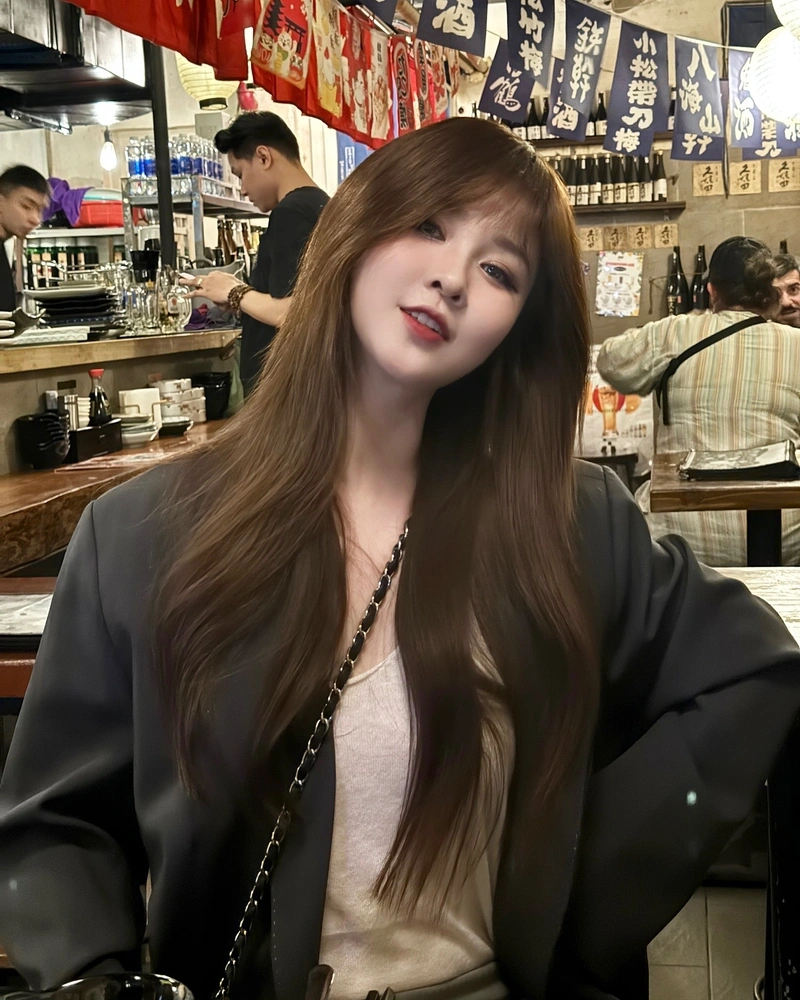 Ribi Sachi bikini sexy cởi đồ khoe ngực đầy đặn