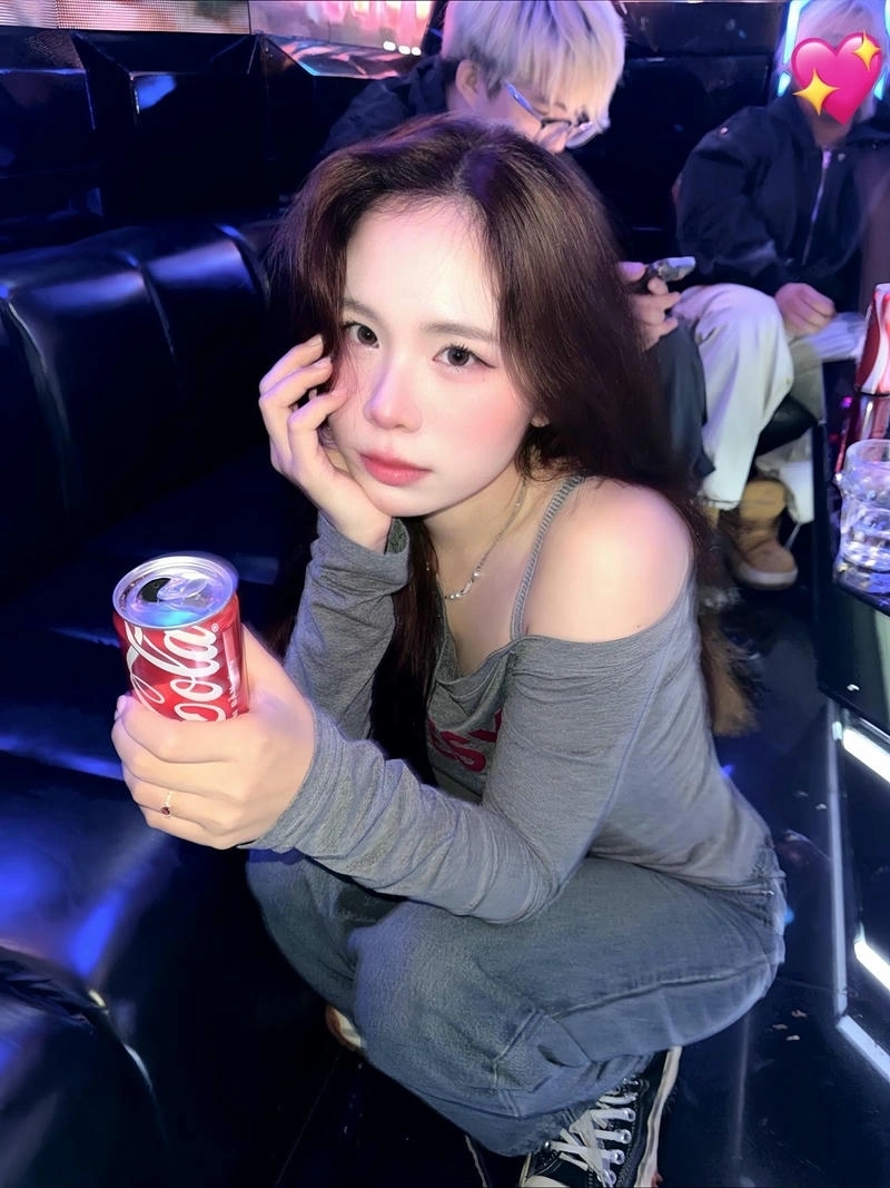 Sammy Đào mang phong thái nữ tính cuốn hút
