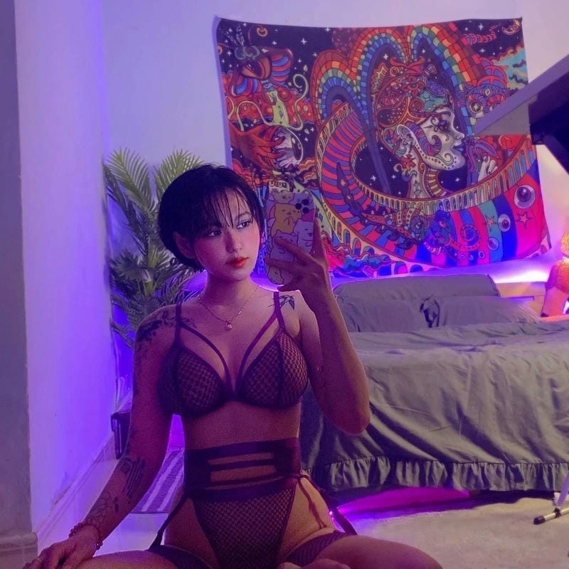 Suzie Nguyễn bikini sexy cá tính tự tin đầy lôi cuốn