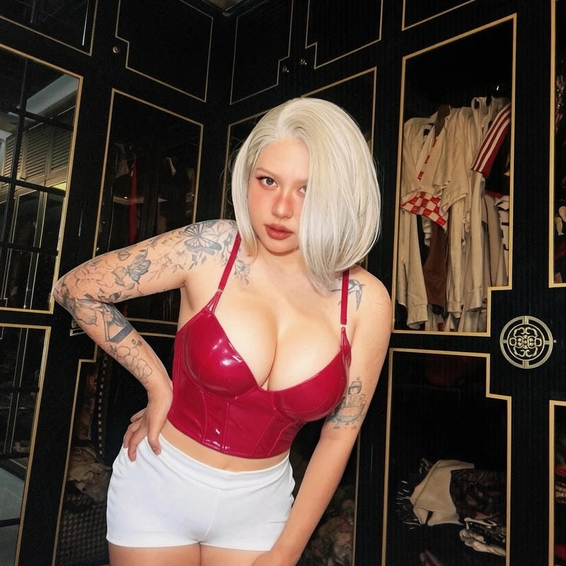 Suzie Nguyễn bikini sexy sành điệu phong cách đầy cuốn hút