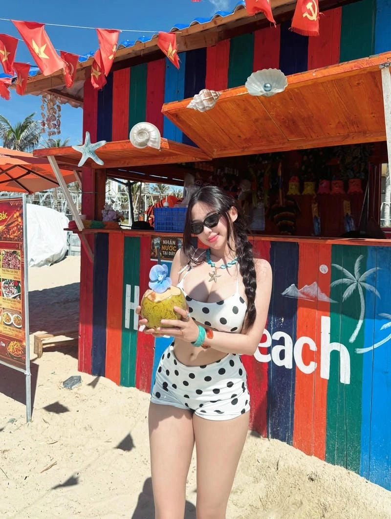 Tạ thanh nhi bikini sexy phong cách thời thượng cực kỳ bắt mắt