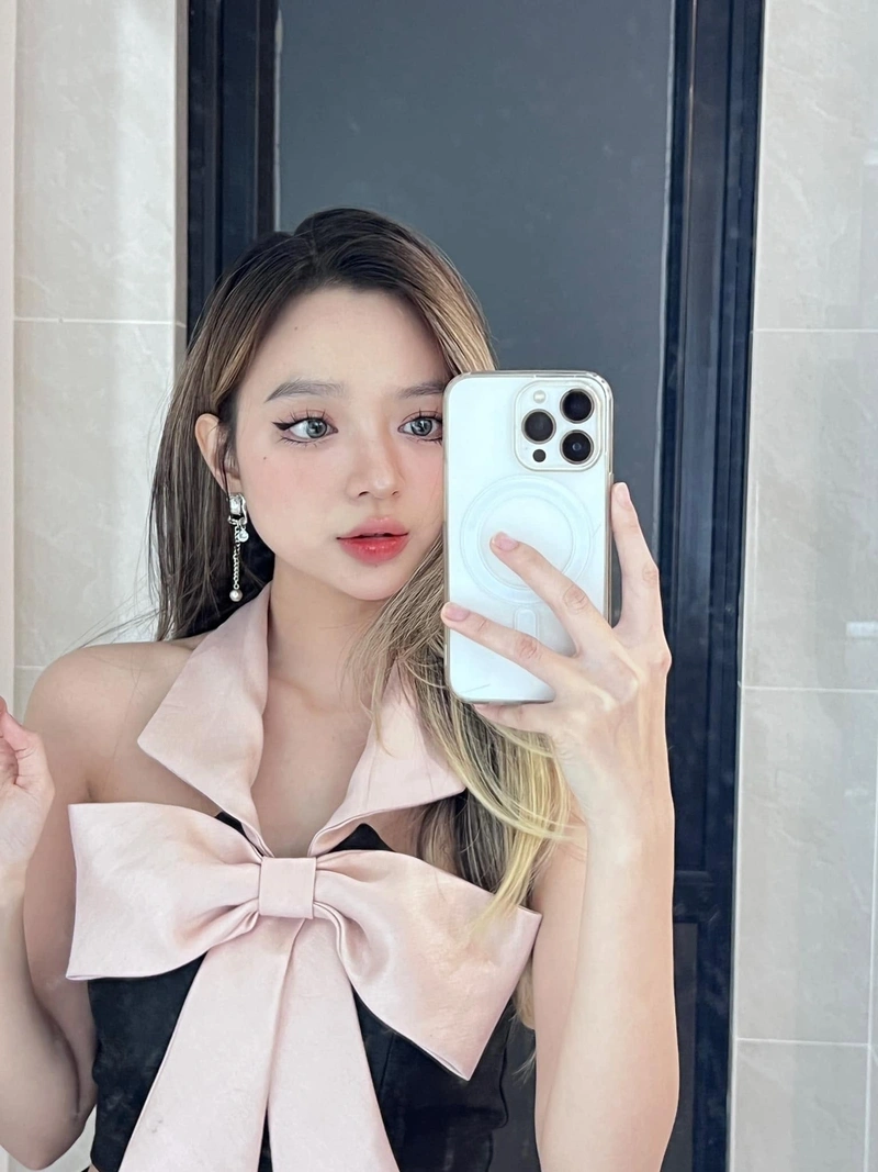 Thân hình dâm đãng của Vũ Ngọc Kim Chi trong bikini