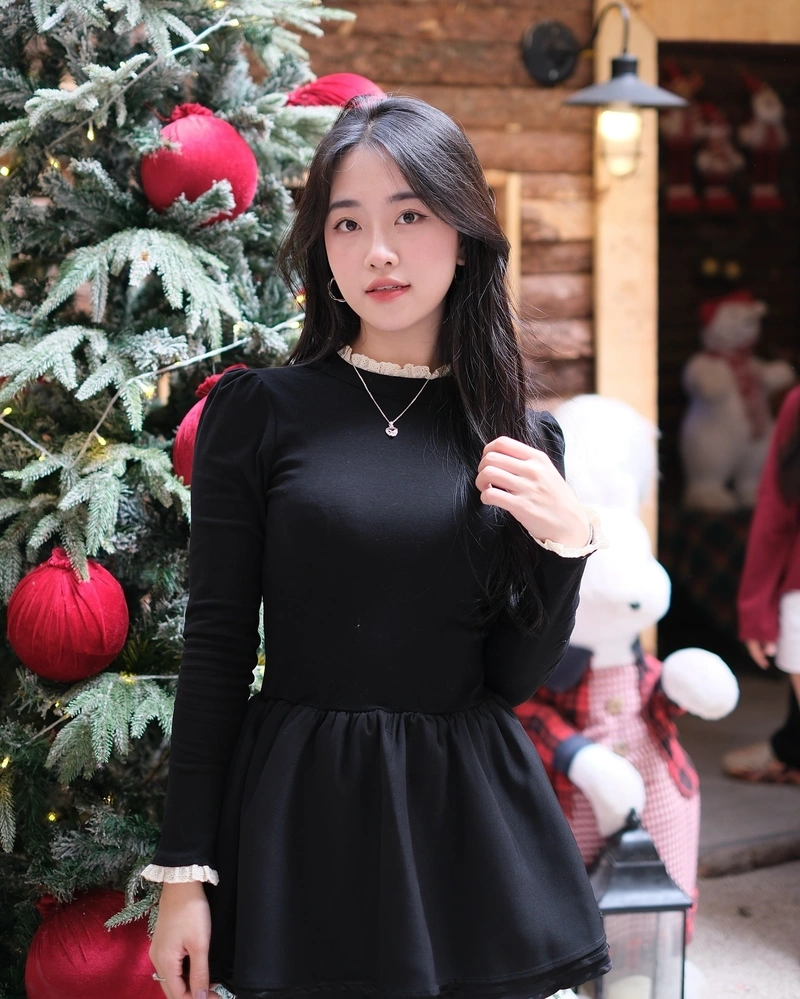 Thảo Lee diện bikini gợi cảm khoe đường cong quyến rũ