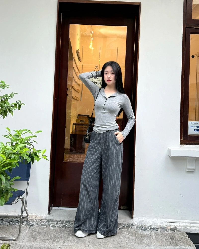 Thảo Lee tạo dáng bikini gợi tình với vòng 3 quyến rũ