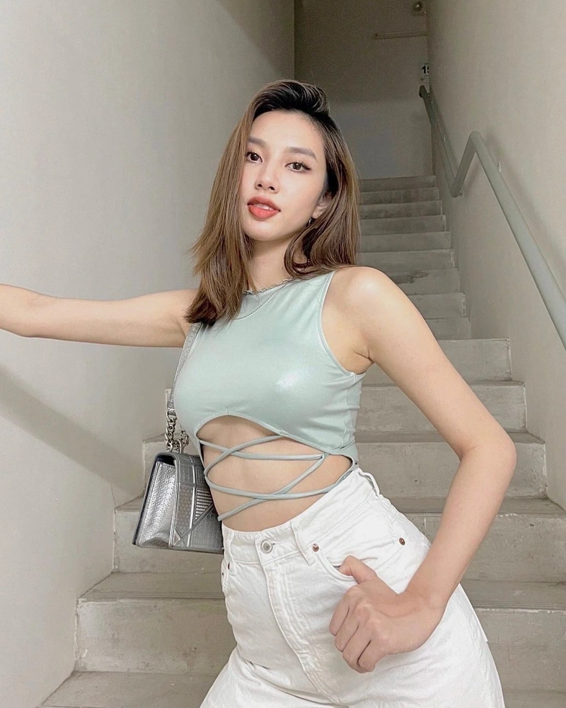 Thùy Tiên cuốn hút với ngực tròn đầy quyến rũ