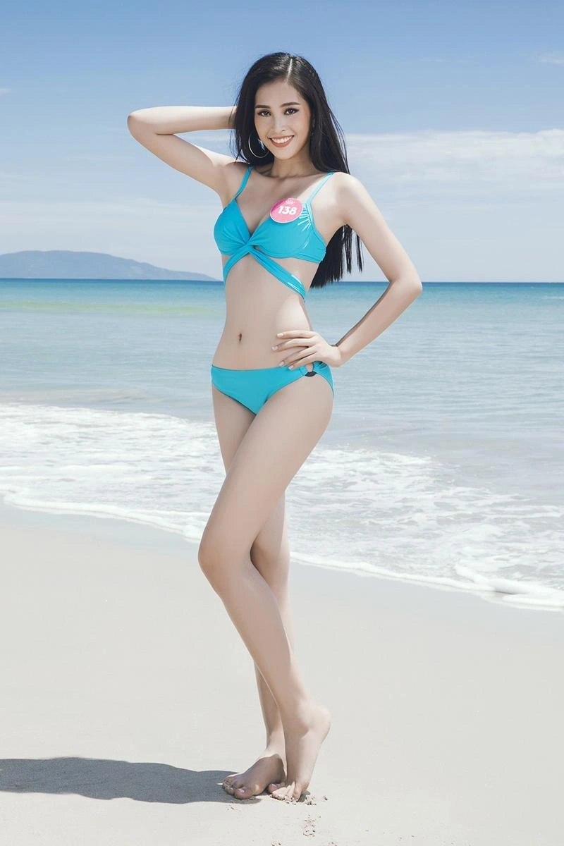 Tiểu Vy bikini gợi tình với ngực to tròn hấp dẫn