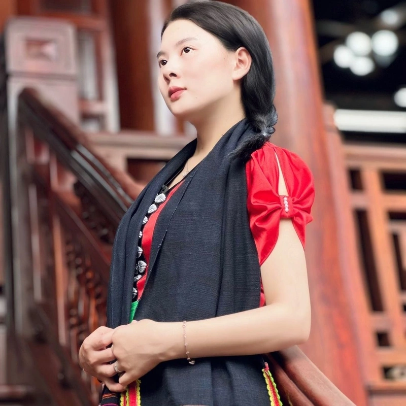 TikToker Uyenbeu2006 cởi đồ lộ hàng quyến rũ