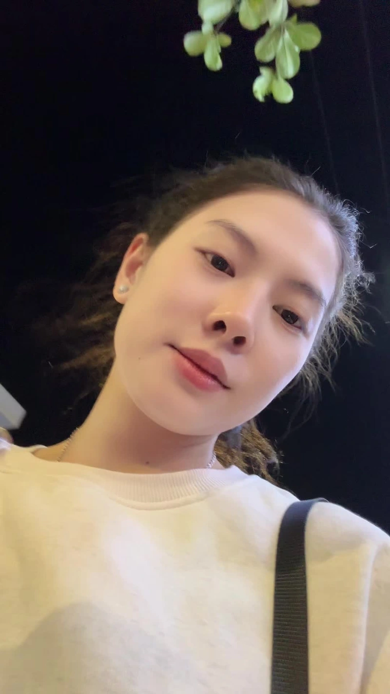TikToker Uyenbeu2006 lột sạch đồ không che sexy