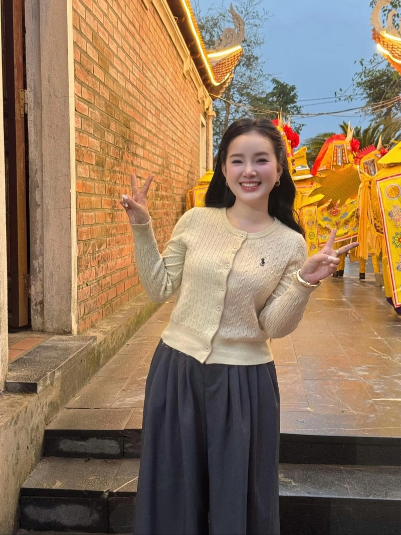 Tiktoker Tống Khánh Linh gợi cảm show hàng 4K