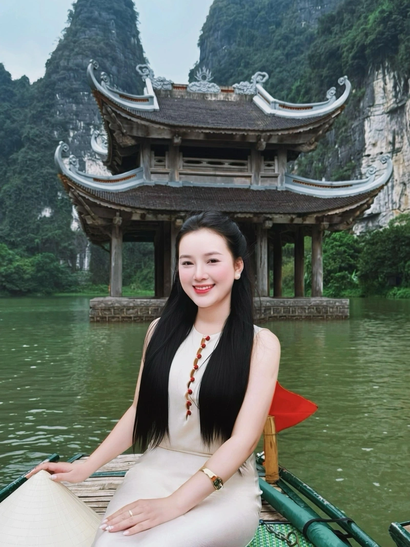 Tống Khánh Linh khỏa thân full body nóng bỏng