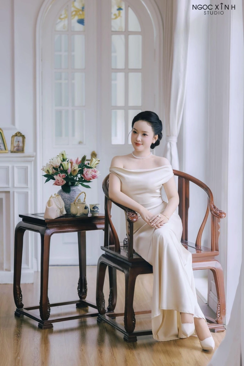 Tống Khánh Linh khoe vòng 1 tròn căng quyến rũ