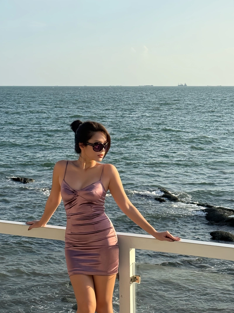 Trâm Anh khoe vòng ba quyến rũ bikini