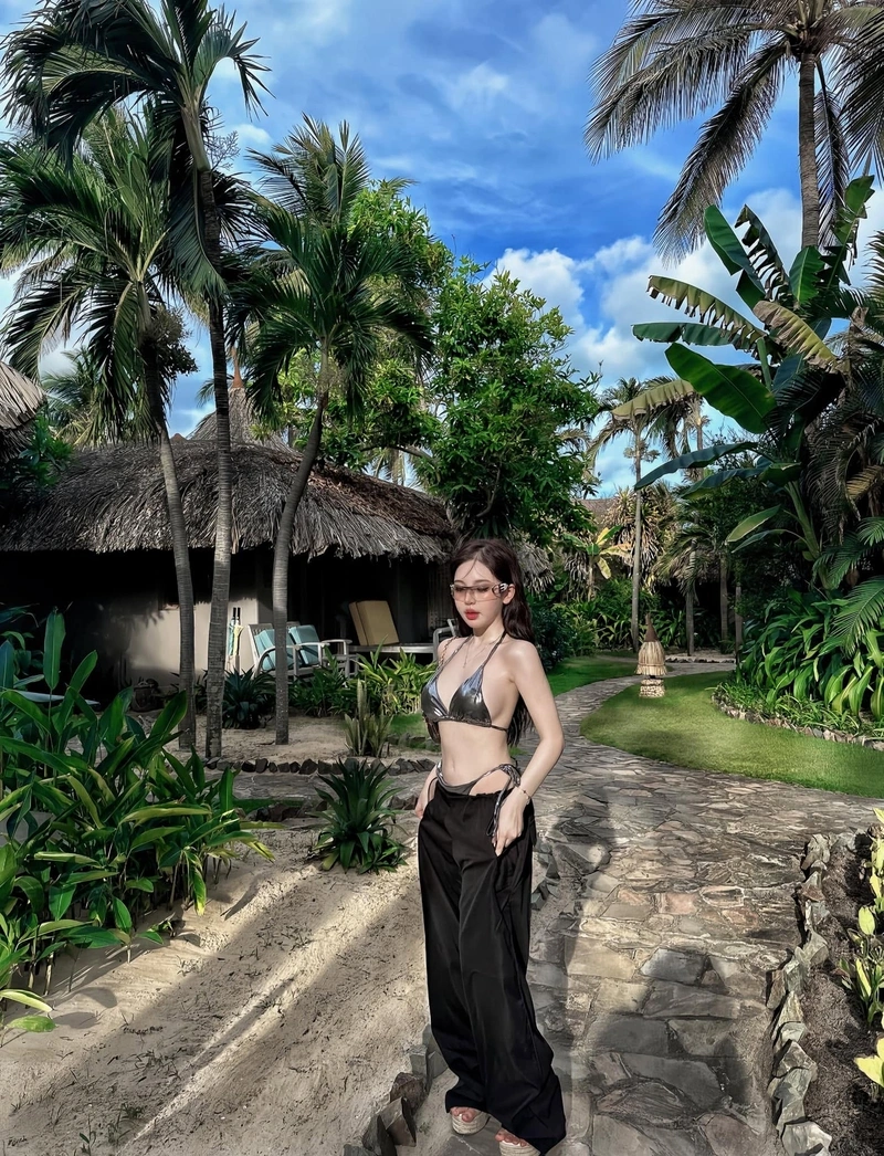 Trần Huyền Châu bikini sexy nổi bật