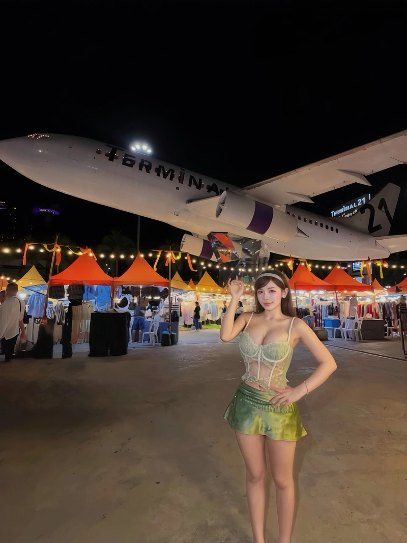 Trần Minh Thiên Di khoe mông tròn trong bộ bikini nóng bỏng