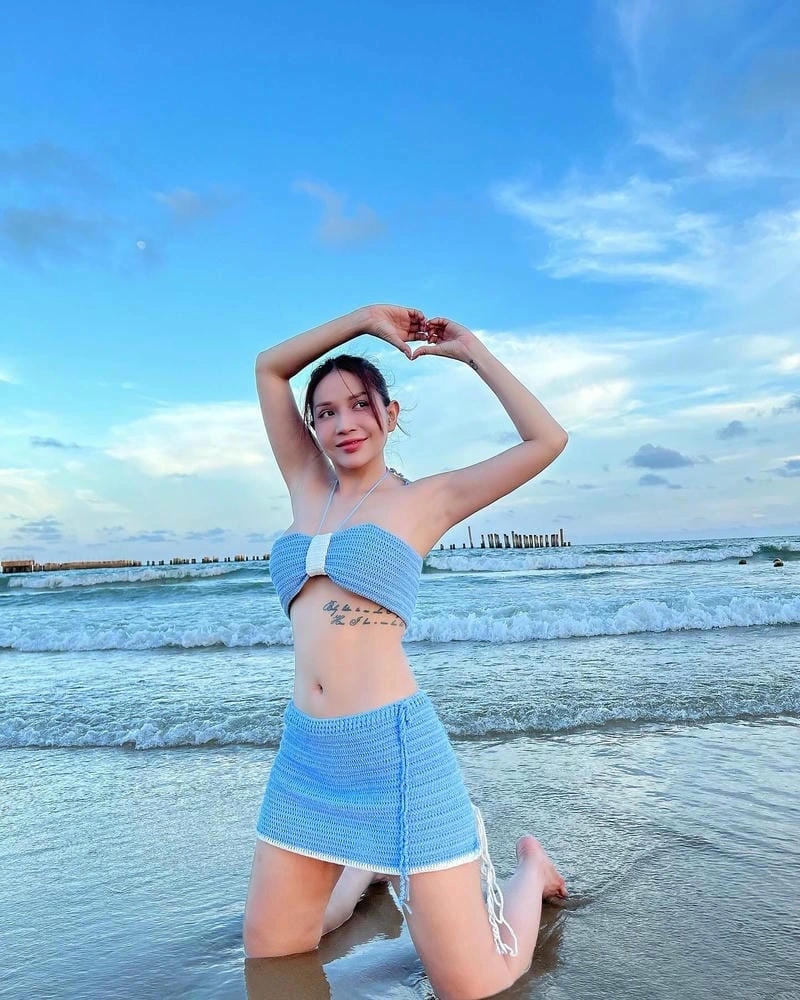 Trang phục đi biển giúp tôn lên làn da trắng cùng thân hình đẹp