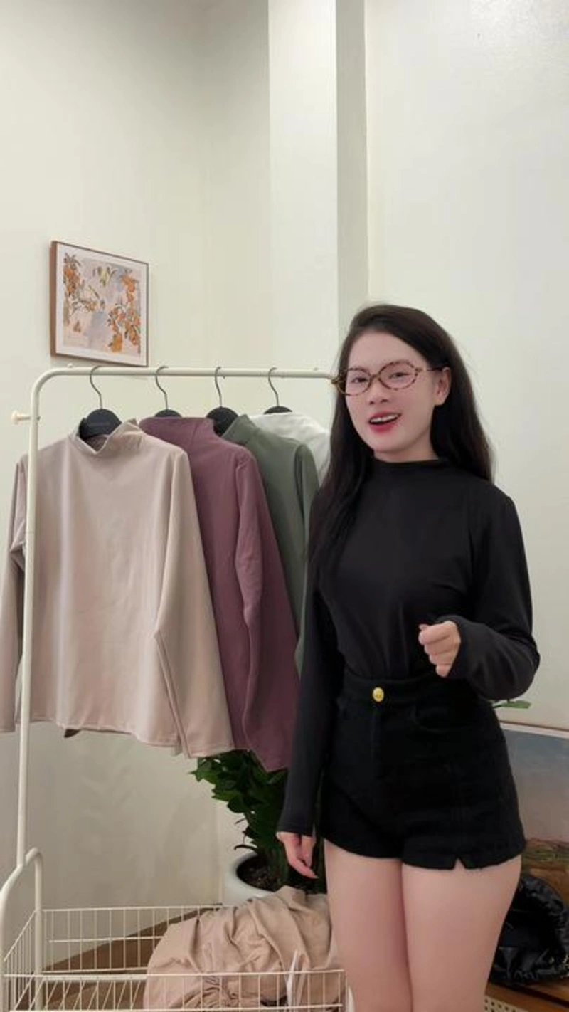 Uyenbeu2006 khỏa thân lộ ngực to tròn gợi dục