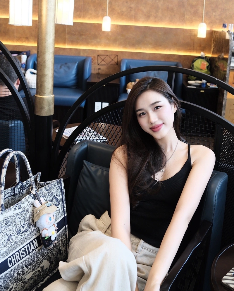 Vòng ba Đỗ Thị Hà cong trong trang phục bơi