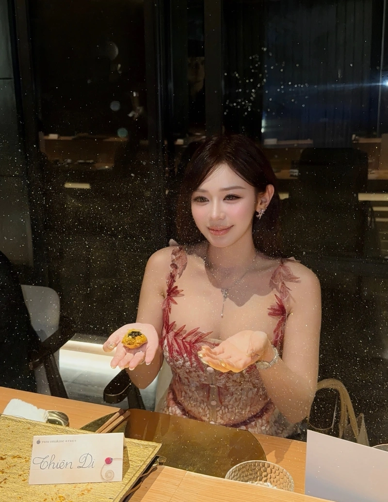 Vòng ba đầy đặn của Trần Minh Thiên Di trong bikini sexy