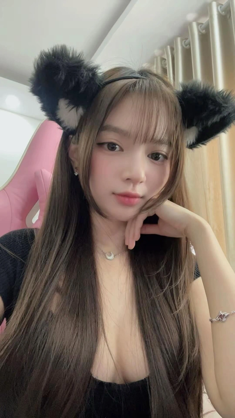 Vòng ba quyến rũ của Vũ Ngọc Kim Chi trong bộ bikini